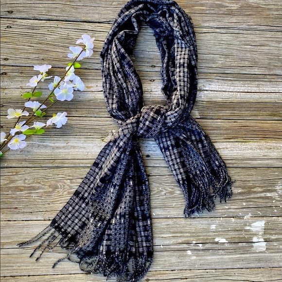 Stylish Warn Winter Scarf - Picture 4 of 7